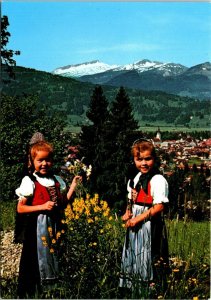 VINTAGE CONTINENTAL SIZE POSTCARD GIRLS TRADITIONAL DRESS ALLGAU REGION GERMANY