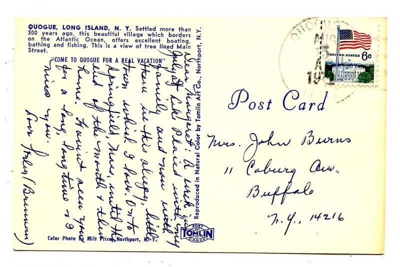 NY - Long Island, Quogue. Street Scene