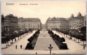 Budapest Szabadsag Ier - Freiheits-Platz Hungary Public Square Park Postcard