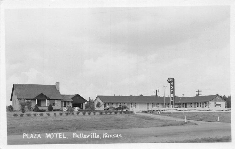 J44/ Belleville Kansas RPPC Postcard c1940s Plaza Motel Building  93