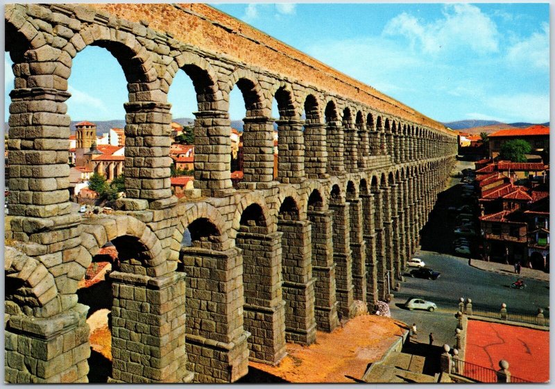 VINTAGE CONTINENTAL SIZE POSTCARD THE ROMAN AQUEDUCT AT SEGOVIA SPAIN