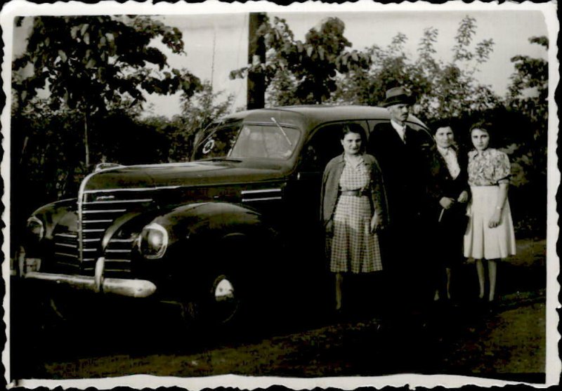 IMV00991 group photo  romania real photo old car social history