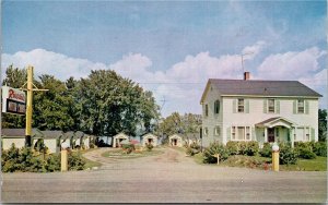 Postcard NB Fredericton Riverside Motor Court Highway 2 Roadside 1966 S104