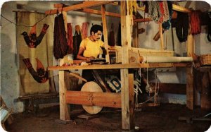 CPM AK OAXACA Tejedor en su telar, Teotitlan del Valle MEXICO (640166)
