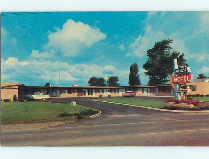 Unused Pre-1980 OLD CARS & PLAZA MOTEL Bryan Ohio OH u2974-12