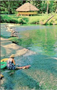 Postcard Tahiti Laveuse Laundress - washing clothes