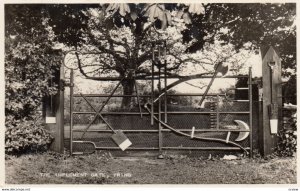 RP: TRING , Hertfordshire , England , 1930s ; The Implement Gate