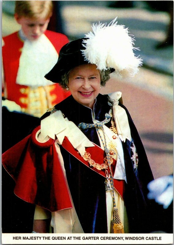 HM Queen Elizabeth at the Garter Ceremony Windsor Castle Postcard E45