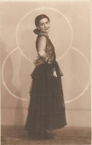 Early photo 1933 MARKOCZY MIKLOS Hungary Túrkeve lovely girl portrait dress