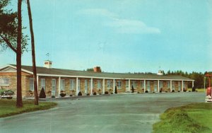 Pembine Wisconsin, 1959 Grand Motel Building From Traffic Porse Vintage Postcard