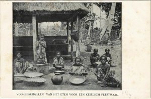 PC Voorbereidselen van het ETEN voor een keielsch feestmaal INDONESIA (a18012)