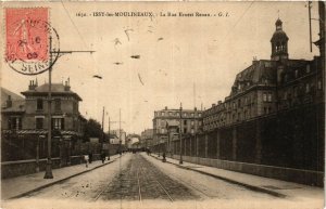 CPA ISSY-les-MOULINEAUX La Rue Ernest Renan (412961)