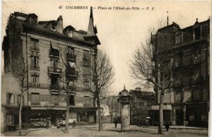 CPA COLOMBES Place de l'Hotel de Ville (413158)