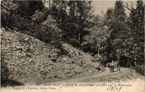 CPA Mont-PILAT - Route du Grand-Hotel passant par la MADELEINE (294149)
