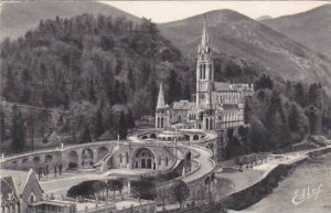 France Lourdes Vue d'ensemble sur la Basilique