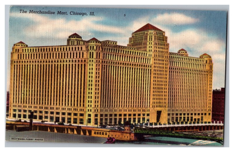 Postcard IL The Merchandise Mart Chicago ILL Illinois 