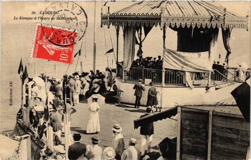 CPA CABOURG - Le Kiosque a l'heure de la musique (422593)