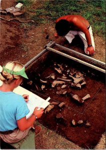 St Mary's City, MD Maryland   ARCHAEOLOGISTS~ARTIFACTS~DIG SITE   4X6 Postcard