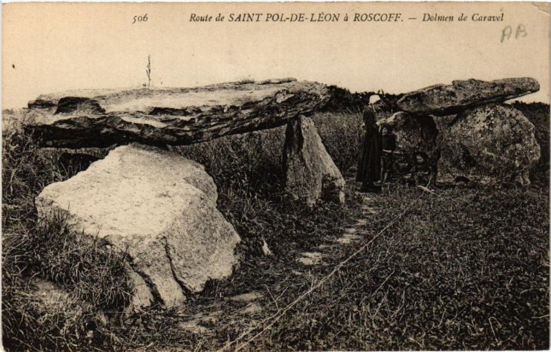 CPA Route de St-POL-de-LÉON a ROSCOFF - Dolmen de Caravel (457694)