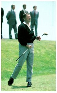 Ronald  Reagan  playing Golf