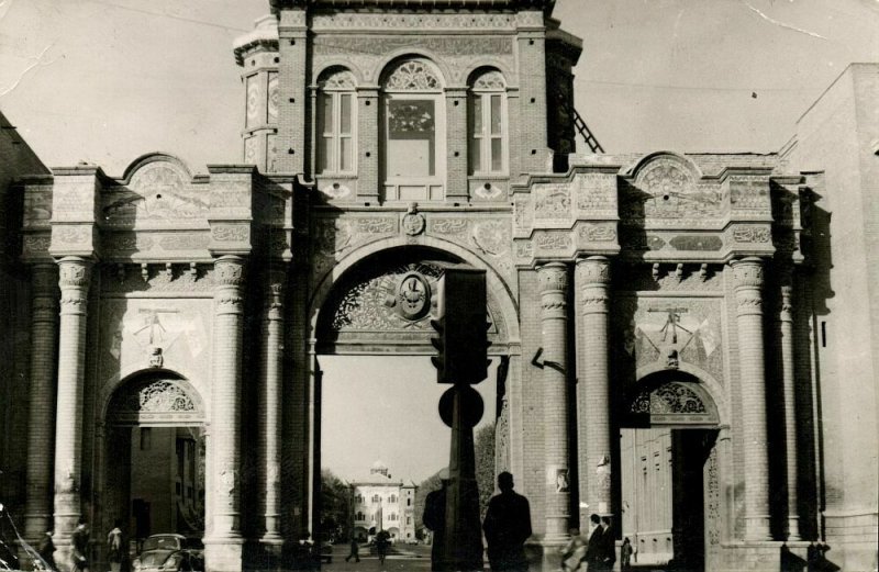 iran persia, TEHRAN TEHERAN, Gate of the National Garden (1950s) RPPC