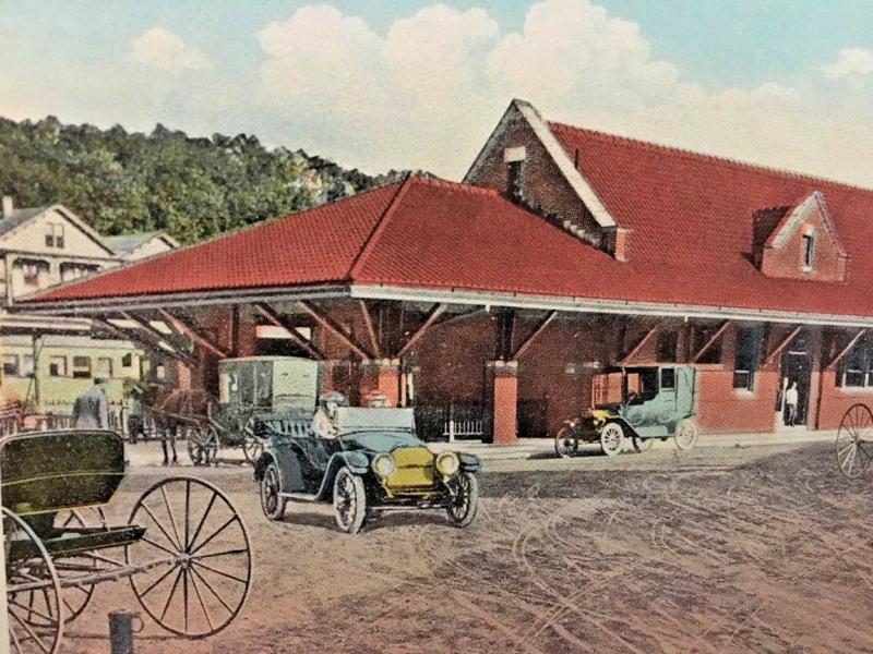 Postcard N.Y.,N.H. & H. Railroad Station, Putnam, CT       Y9