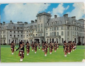 Postcard The pipes and drums of the 153 Regiment, at Gleneagles Hotel, Scotland