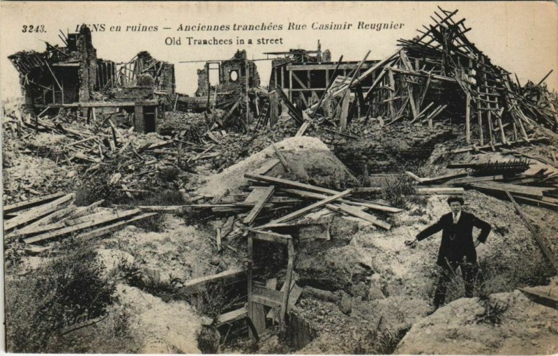 CPA LENS en ruines-Anciennes tranchées Rue Casimir Reugnier (44125)