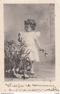 Child & flowers , 1903 ; TUCK