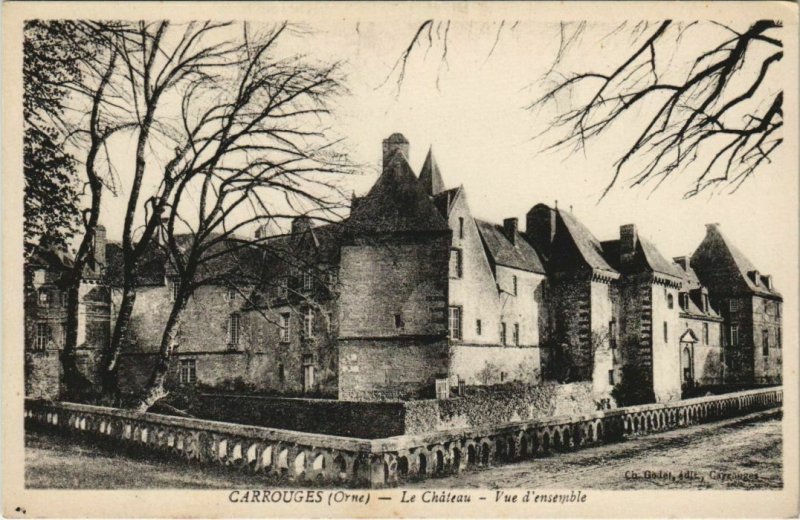 CPA Carrouges Le Chateau, Vue d'ensemble FRANCE (1054063)