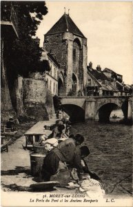 CPA MORET-sur-LOING La Porte du Pont et les Ancien Remparts (1320315)