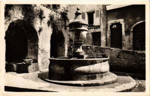 CPA St-PAUL-de-VENCE Une vieille Fontaine 1840 (376360)