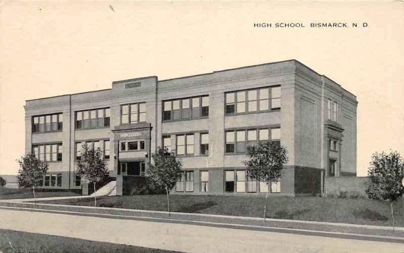 G16/ Bismarck North Dakota Postcard c1910 High School Building 6