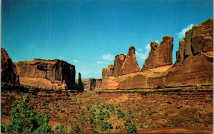 Park Avenue Arches Rock Formations National Monument Utah UT VTG UNP Postcard 