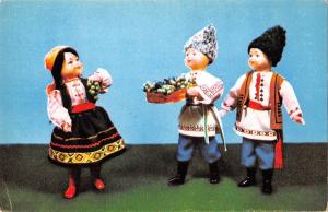 BR57159 Graphes Dolls in moldovian national costumes folklore moldova