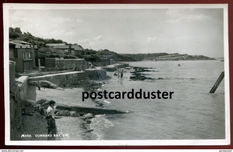 dc723 - ENGLAND Gurnard Bay 1963 Isle of Wight. Waterfront. Real Photo Postcard