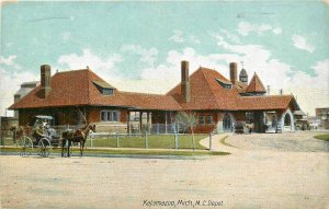 c1910 Kalamazoo Michigan M..C. Railroad Depot Horse Buggy Postcard 26-255