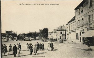 CPA CRÉPY-en-VALOIS Place de la Republique (805679)