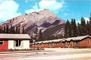 Postcard MOTEL SCENE Banff Alberta AB AI6776