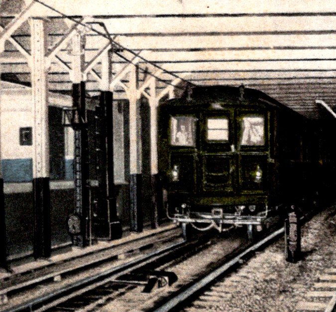 NY Subway Express Trains Spring St tunnel station 1905 looks the same undivided 