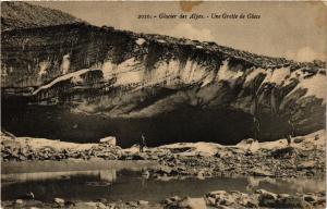 CPA  Glacier des Alpes - Une Grotte de Glace   (659257)