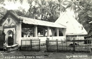 indonesia, CELEBES SULAWESI MAKASSAR, Kobang, Holy Man's Tomb (1920s) RPPC