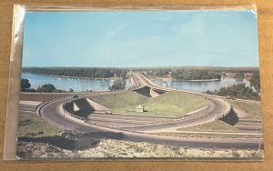 UNUSED POSTCARD - NEW SOUTH END BRIDGE, SPRINGFIELD, MASSACHUSETTS