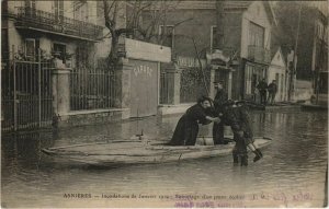 CPA ASNIERES Inondations 1910 - Sauvetage d'un Jeune Ecolier (1149914)