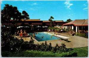 VINTAGE POSTCARD POOLSIDE SCENE TA THE MAUI PALMS HOTEL MAILED 1959 (PRE-STATE)