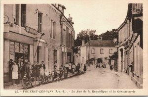 France Vouvray Les VIns La Rue de la Republique et la Gendarmerie Postcard 01.41