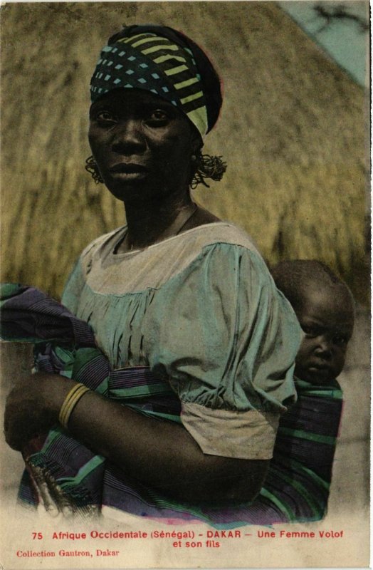 CPA AK Dakar Une Femme Volof et son fils SENEGAL (821868)