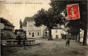 CPA Les AVENIERES - La Place et le Sully (489222)