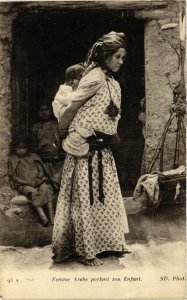 CPA AK ND 93 Femme arabe portant son enfant TUNISIE (798537)