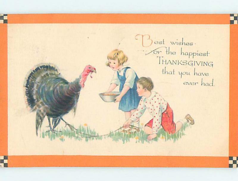 Pre-Linen thanksgiving CUTE GIRL FEEDS THE TURKEY BIRD HQ7385